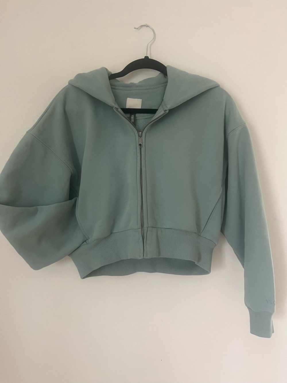 Vuori Cropped Zip Hoodie in Seafoam